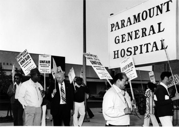 (11950) George Hardy, strike, Paramount General Hospital, California, 1975