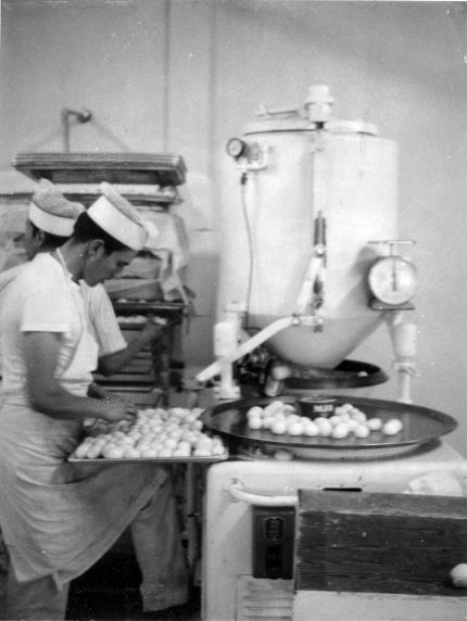 (29156) Food Service Employee Making Dough