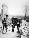 (11161) Soldiers, Ruins, France, 1917