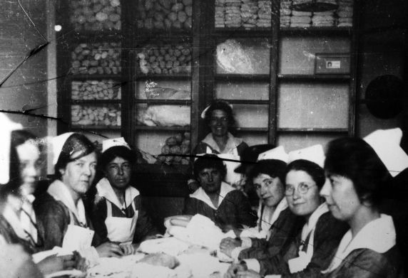 (11186) Nurses, Base Hospital #17, Dijon, France, 1917