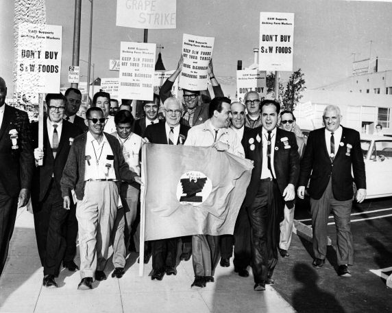 (11530) UAW, UFW, Grape Boycott, Long Beach, California