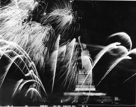 (1781) Fireworks, Statue of Liberty, New York, 1986