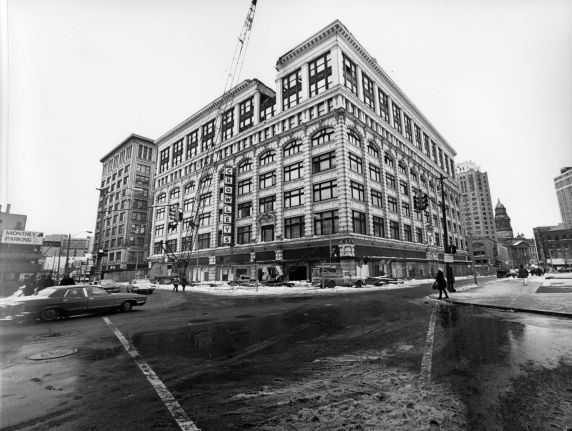 (2462) Buildings, Department Stores, Crowley's, Detroit,1977