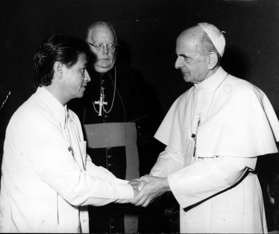 (255) Cesar Chavez,  Pope Paul VI, Rome, Italy, 1974