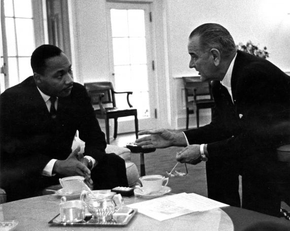 (25575) Civil Rights, White House, King, Johnson, 1965