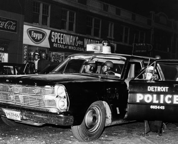 (26062) Riots, Rebellions, Detroit Police Department, Snipers, East Side, 1967