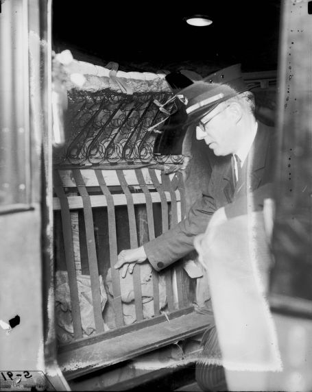 (27823) Prohibition, Smuggling, Automobiles, Detroit, 1920s