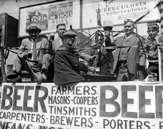 (27864) Prohibition, Demonstrations, "Beer Parade," Detroit, 1932