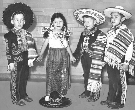 (31968) Ethnic Communities, Mexican, Celebrations, 1947