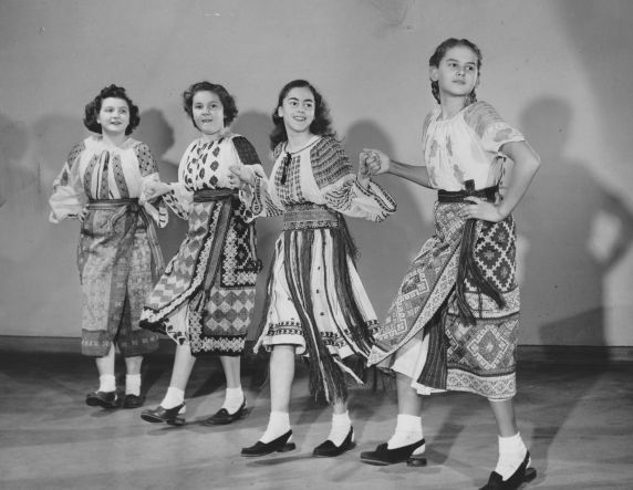(28309) Ethnic Communities, Romanian, Dancers, 1948