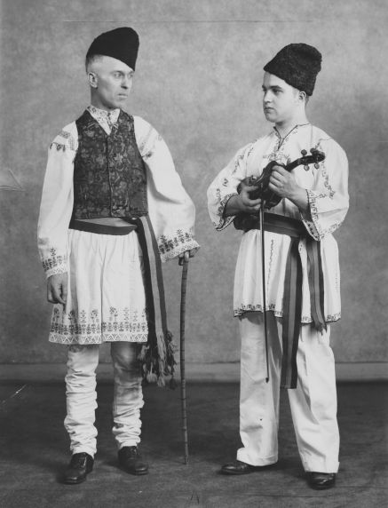 (28310) Ethnic Communities, Romanian, Musicians, 1937