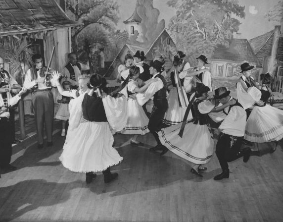 (31982) Ethnic Communities, Hungarian, Festivals, 1956