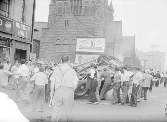 (28594) Race Riots, Violence, Detroit, 1943