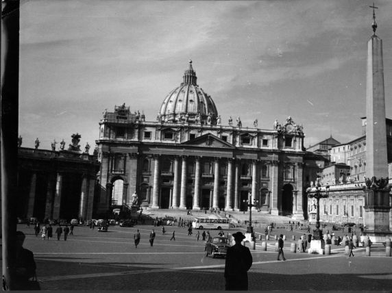 (28899) Vatican City, St. Peter's Basilica, Undated