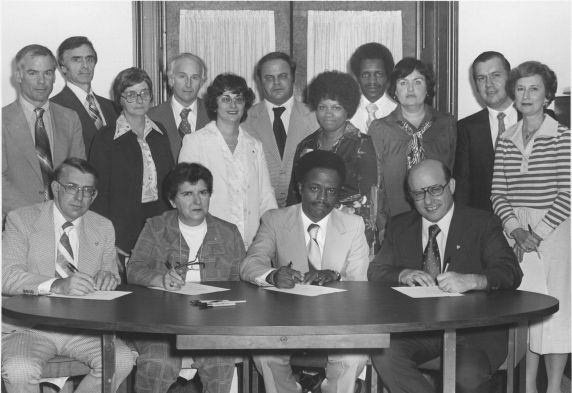 (29080) Contract Signing, Pittsburgh Federation of Teachers, AFT