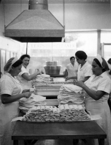 (29164) Female Food Service Employees, 1961
