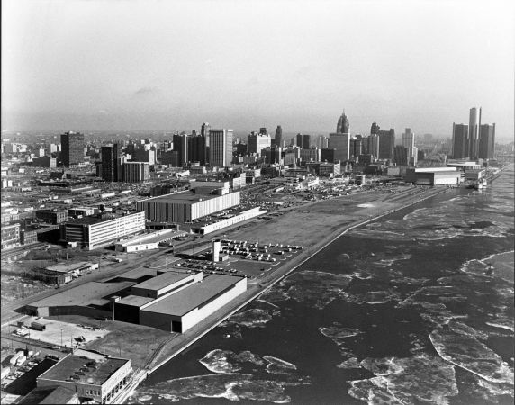 (2917) Skyline, Detroit, Riverfront, Downriver View