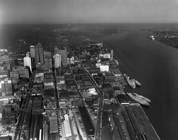 (2919) Skyline, Detroit, Riverfront, Downriver View