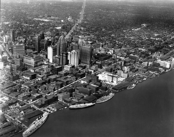 (2920) Skyline, Detroit, Riverfront, Downriver View, 1973