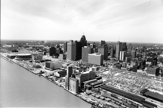 (2924) Skyline, Detroit, Riverfront, Upriver, 1970