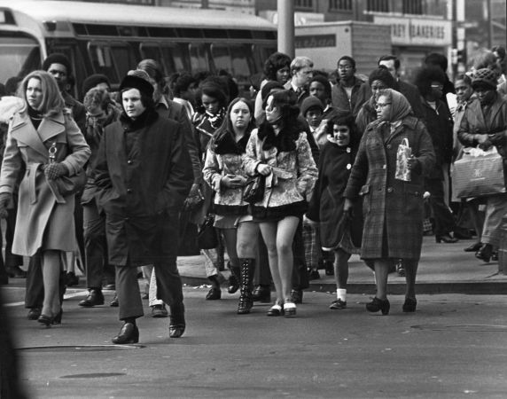 (2930) Shoppers, Downtown, Detroit, 1970