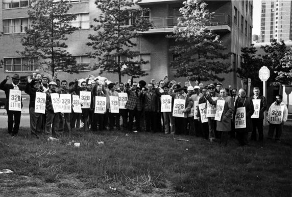 (29300) Gus Bevona, Demonstrators, Local 32B-32J Strike, Lincoln Towers, New York City, 1976