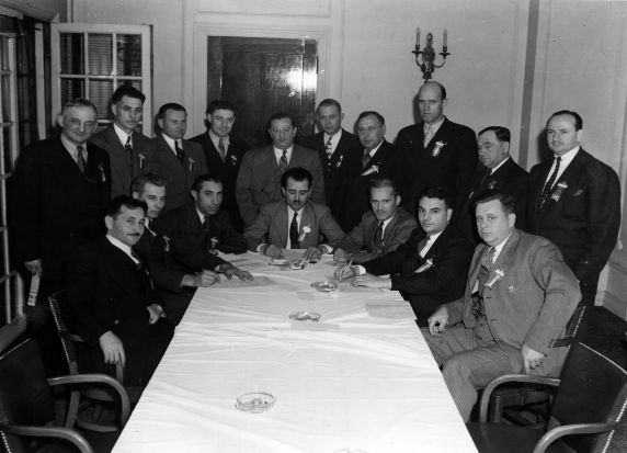 (29368) Group Photograph, Convention, 1942