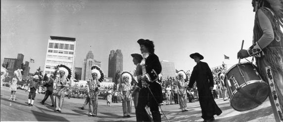 (2940) Parades, Riverama, "Cadillac's Landing", Detroit, 1955