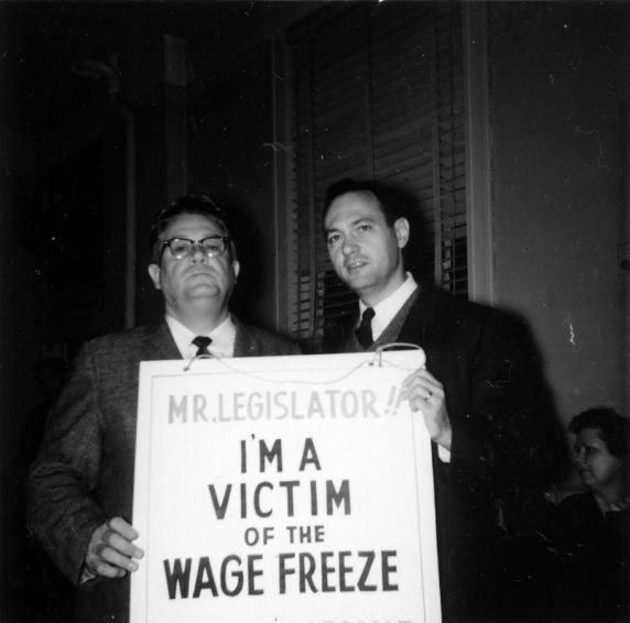 (29671) Illinois Council 34 wage freeze protest