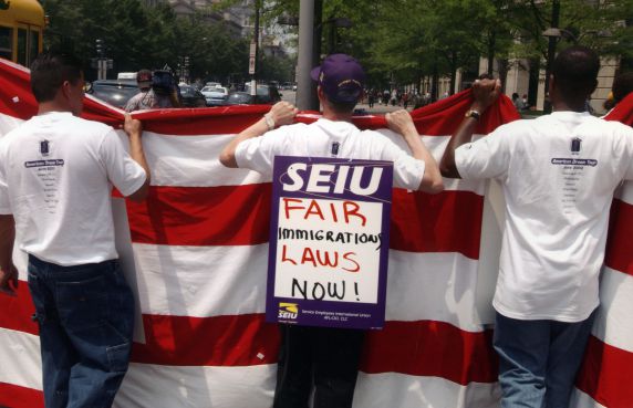 (29704) Demonstrators, Immigration, Justice for Janitors, Washington, D.C., 2002