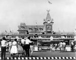 (30586) Disneyland Entrance, circa 1950s