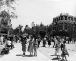 (30587) Disneyland, Main Street, circa 1950s