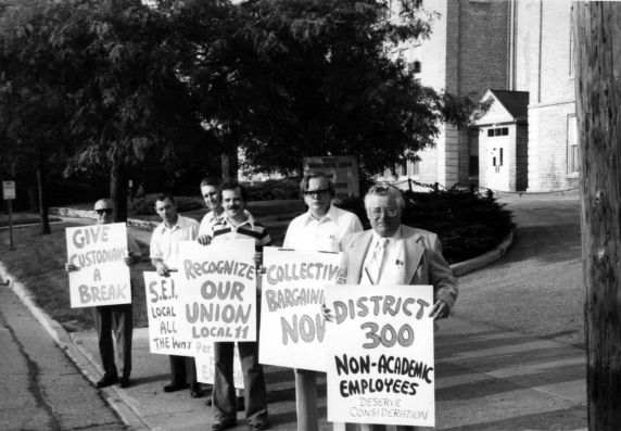 (31903) SEIU Local 11 Members Strike Against District 300, Maywood, IL