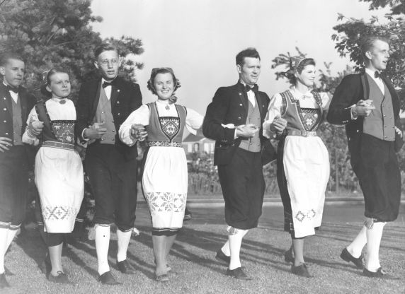 (31973) Ethnic Communities, Norwegian, Dancers, 1939