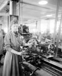 (32202) Women, War Workers, Lincoln Motor Company, Detroit, 1918