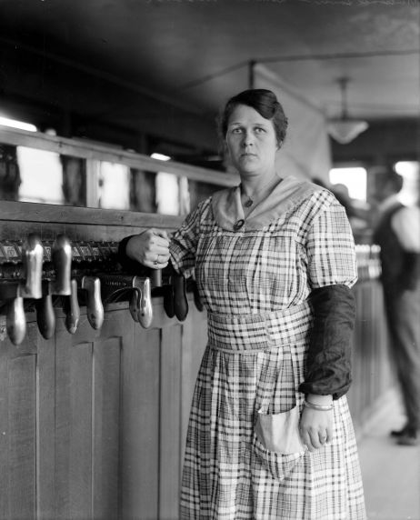 (32228) First World War, Women, War Work, Transportation, Detroit, 1918