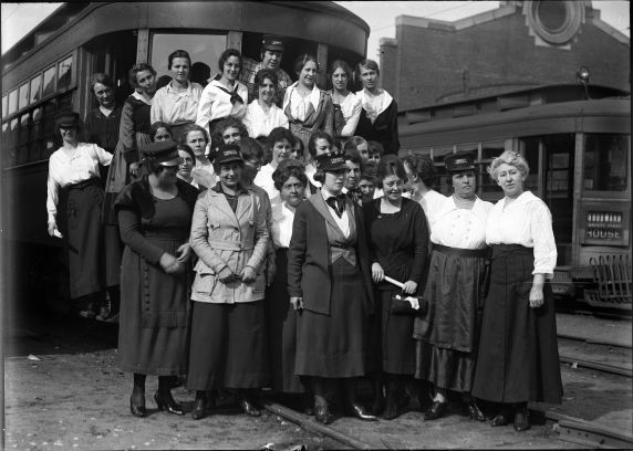 (32230) First World War, Women, War Work, Transportation, Detroit, 1917-1918