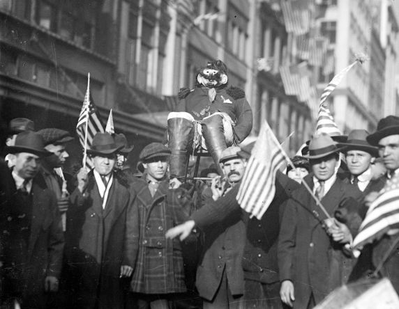 (32245) First World War, Armistice Day, Detroit, 1918