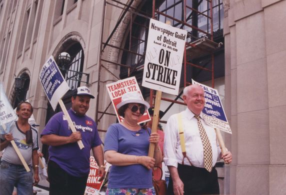 (32616) Newspaper strike picket line