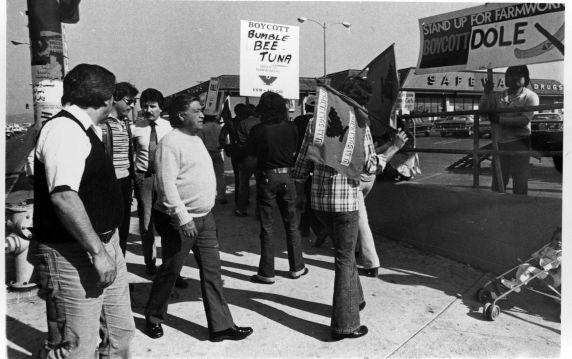 Walter P. Reuther Library (3265) Cesar Chavez, Demonstrations, Safeway 