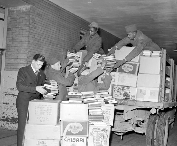 (33638) Volunteers of America, Book Drive, Detroit, 1942