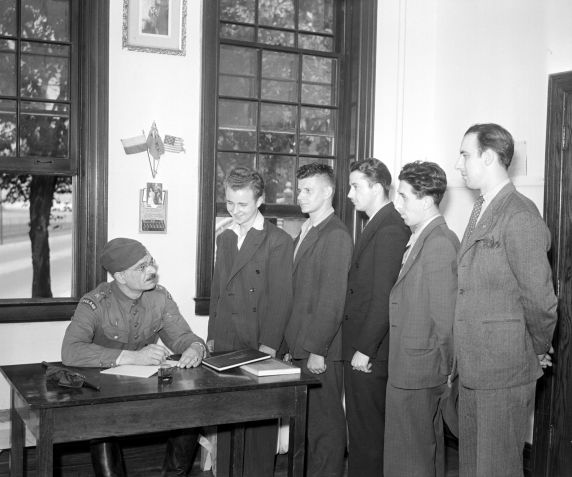 (33641) Recruitment, Polish Army, Volunteers, Windsor, Ontario, 1941