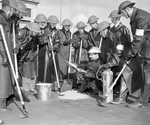 (33645) Air Raid Drills, Detroit, 1942