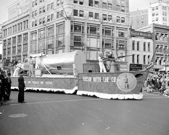(33669) Parades, "Visiting Heroes," Detroit, 1942