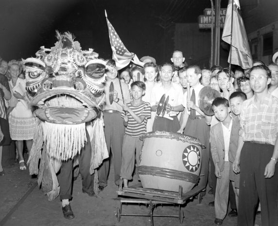 (33690) Celebrations, VJ Day, Chinatown, Detroit, 1945