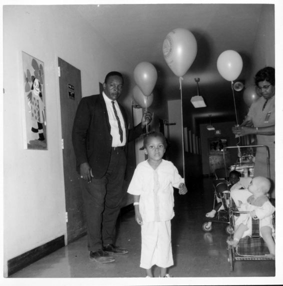 (38402) Children receive balloons at AFSCME Day event, University of Maryland, 1967