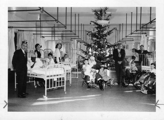 (38404) Philadelphia AFSCME members throw Christmas party for hospitalized children, 1948