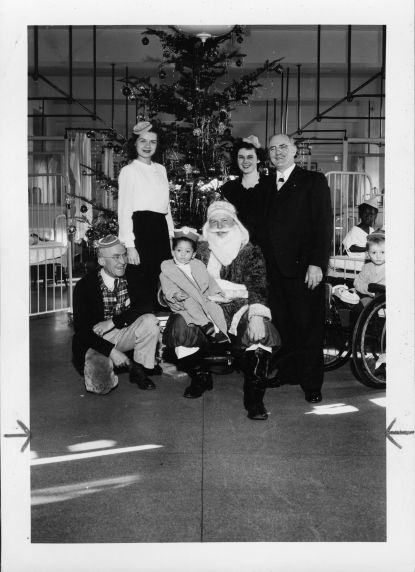 (38405) Philadelphia AFSCME members throw Christmas party for hospitalized children, 1948