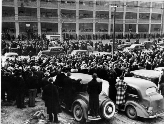 (3890) Fisher Body Plant no. 1, crowds, Flint, Michigan