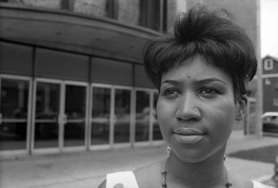 (45823) Aretha Franklin, Portrait, New Bethel Baptist Church, 1960s